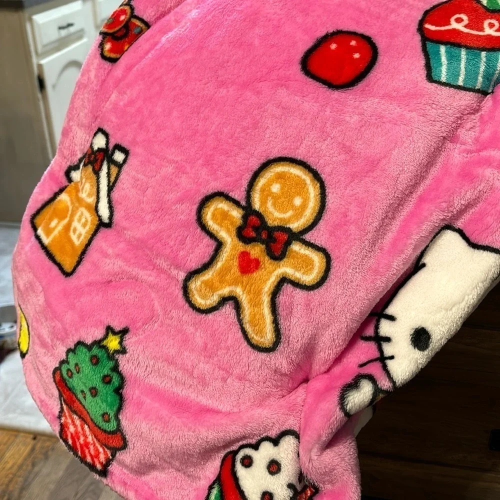 NWT 2 (TWO)HELLO KITTY PINK GINGERBREAD MAN & WHITE WREATH TREE CHRISTMAS THROWS